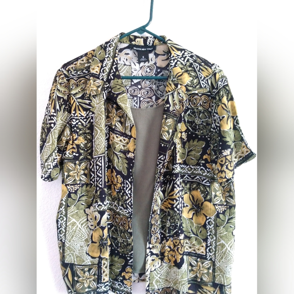 Lovely Briggs New York Shirt with Attached Under Tank Top Green Floral Small